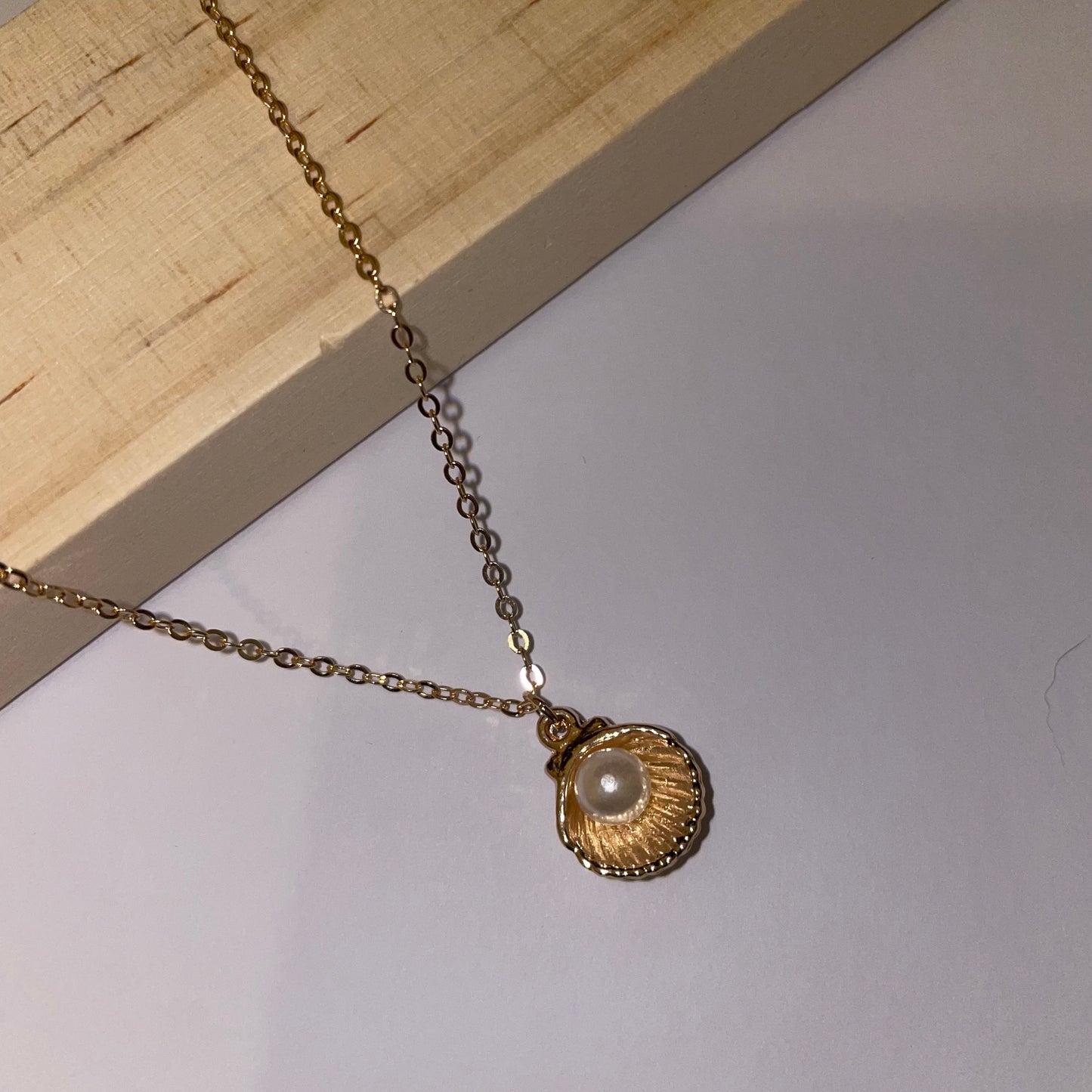 Seashell pearl necklace