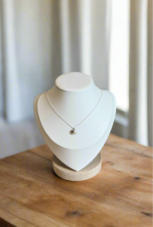 Seashell pendant dainty necklace