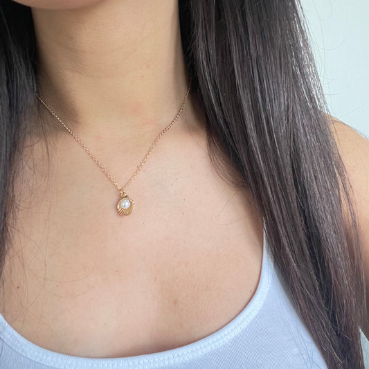 Seashell pearl necklace